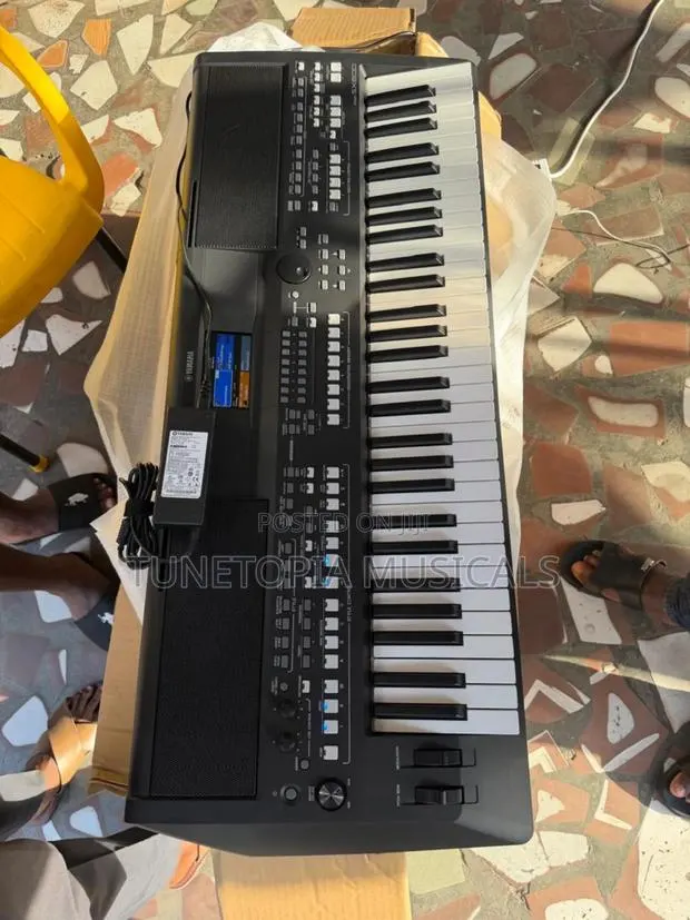 Yamaha PSR-Sx600 61-Key Arranger Workstation Keyboard · Photo 1