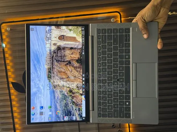 New Laptop HP ZBook 14u G6 16GB Intel Core I7 SSD 256GB · Photo 1