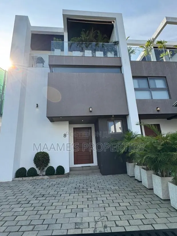 Furnished 4bdrm Townhouse/Terrace in Cantonments for sale · Photo 1