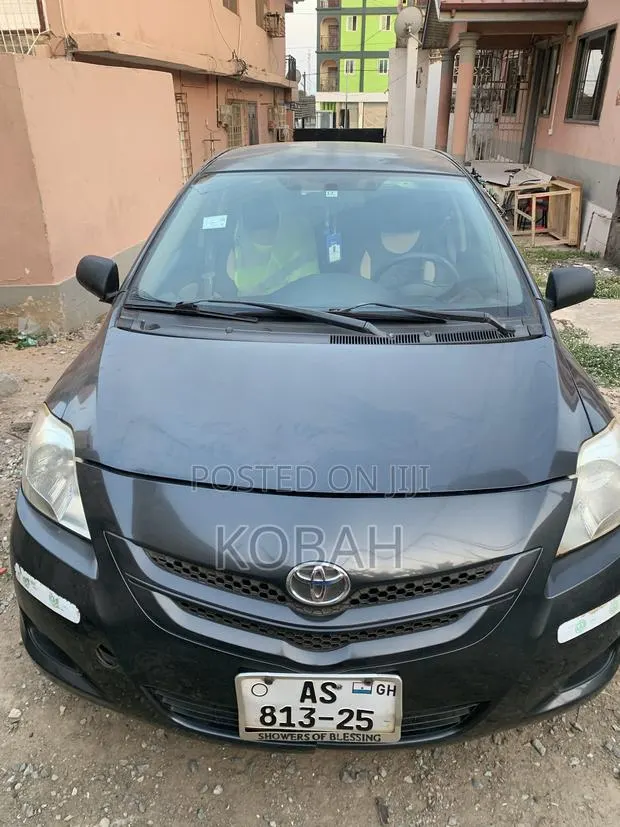 Toyota Belta 2012 Gray · Photo 1