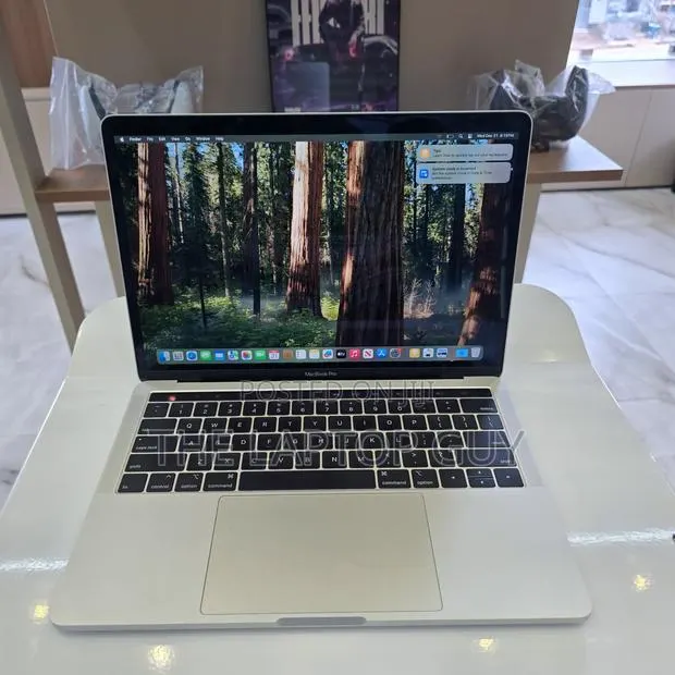 Laptop Apple MacBook Pro 2019 8GB Intel Core i5 SSD 256GB · Photo 1
