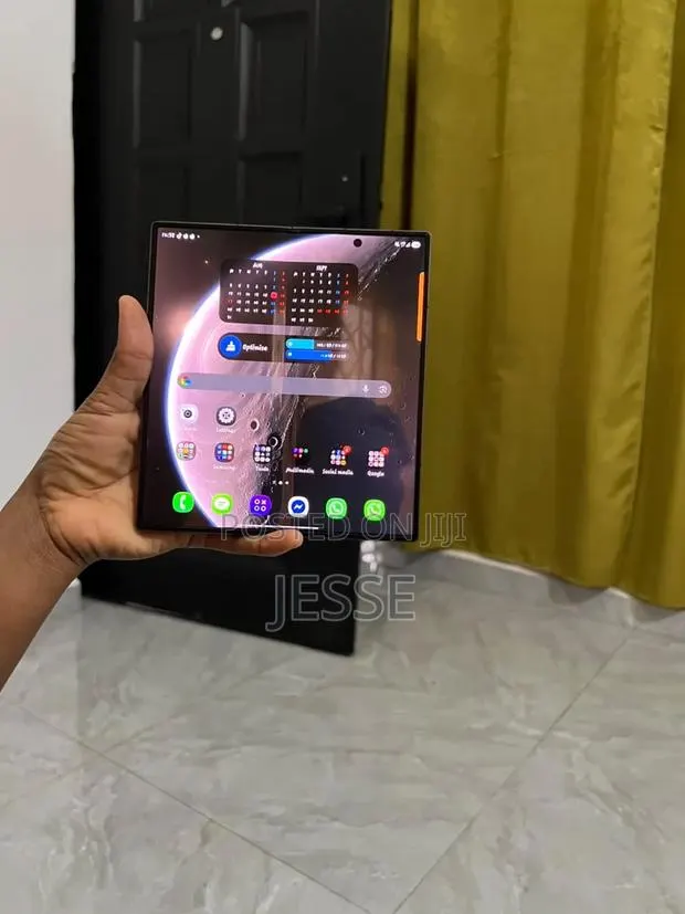 Samsung Galaxy Fold 512 GB Gray · Photo 1