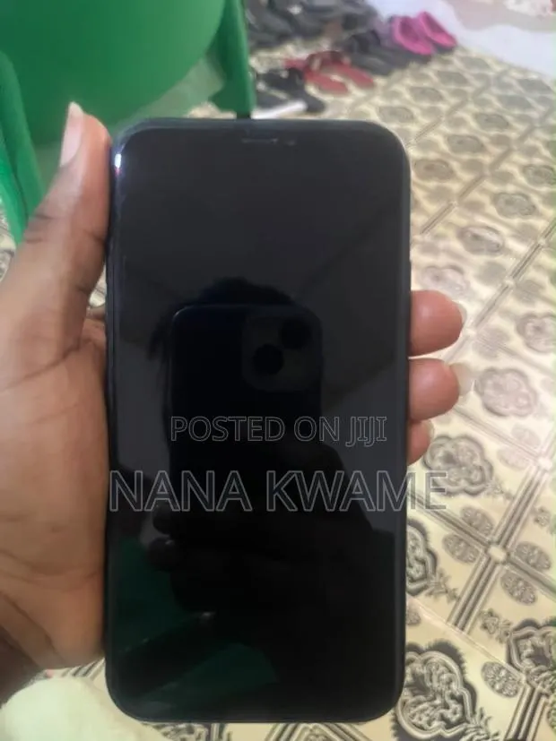 Apple iPhone XR 128 GB Black · Photo 1