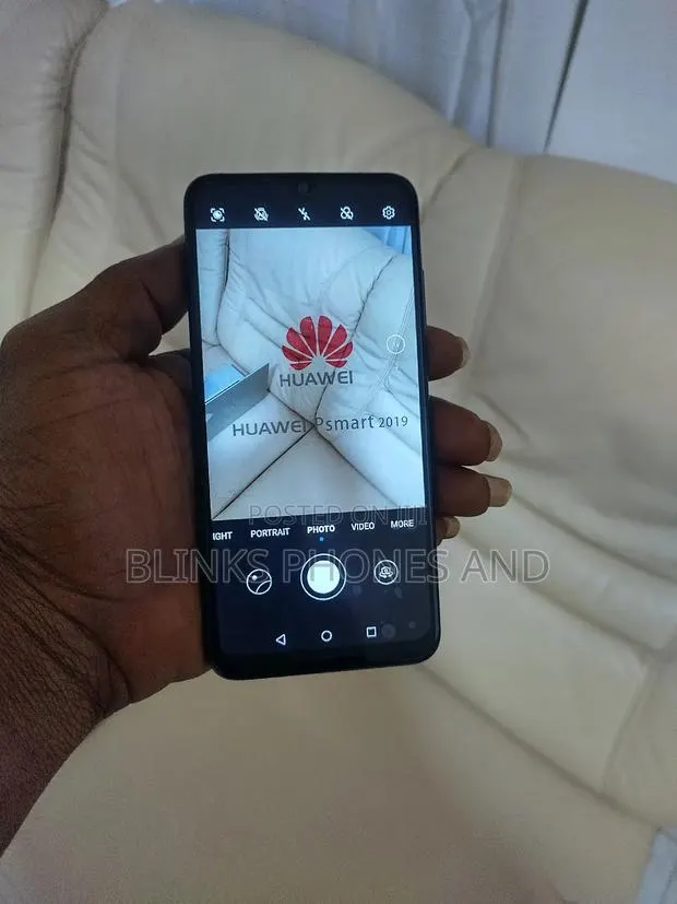 Huawei P Smart 2019 64 GB Black · Photo 1
