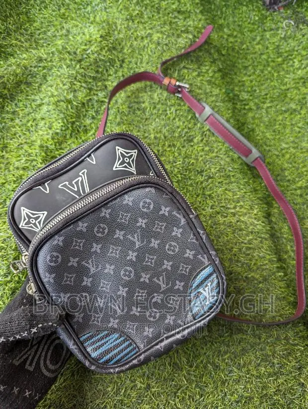 Louis Vuitton Side/Chest Bag (Us Used) · Photo 1