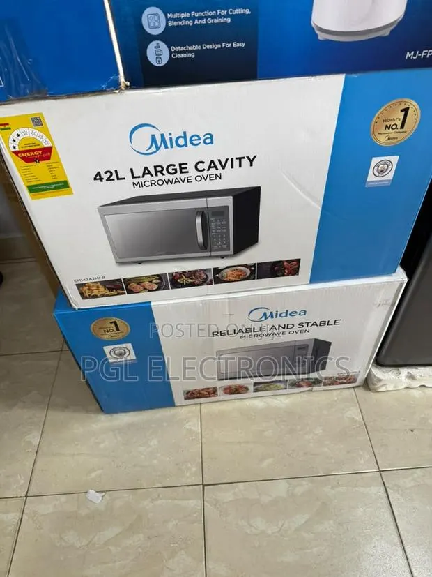 Midea 42L Solo Microwave EM142A2MI-B 900W 230v-50Hz Large Cavity · Photo 1