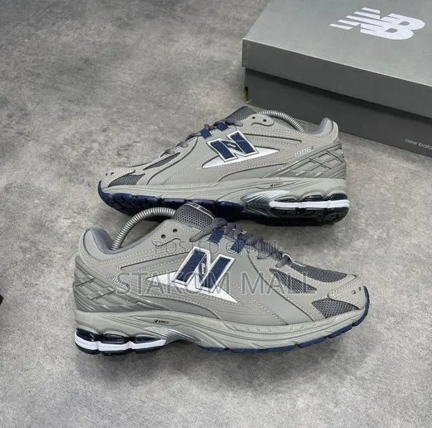 New Balance Sneakers · Photo 1