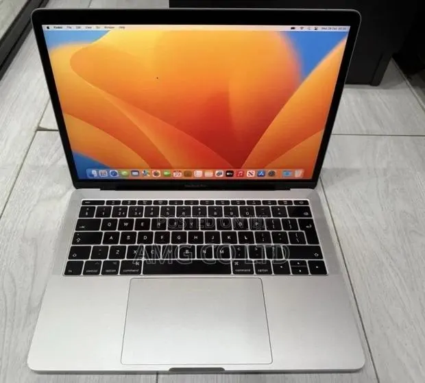 Laptop Apple MacBook Pro 2017 8GB Intel Core i5 SSD 256GB · Photo 1