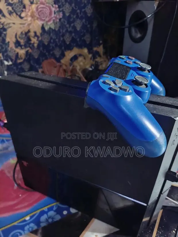 Sony Playstation 4 · Photo 1