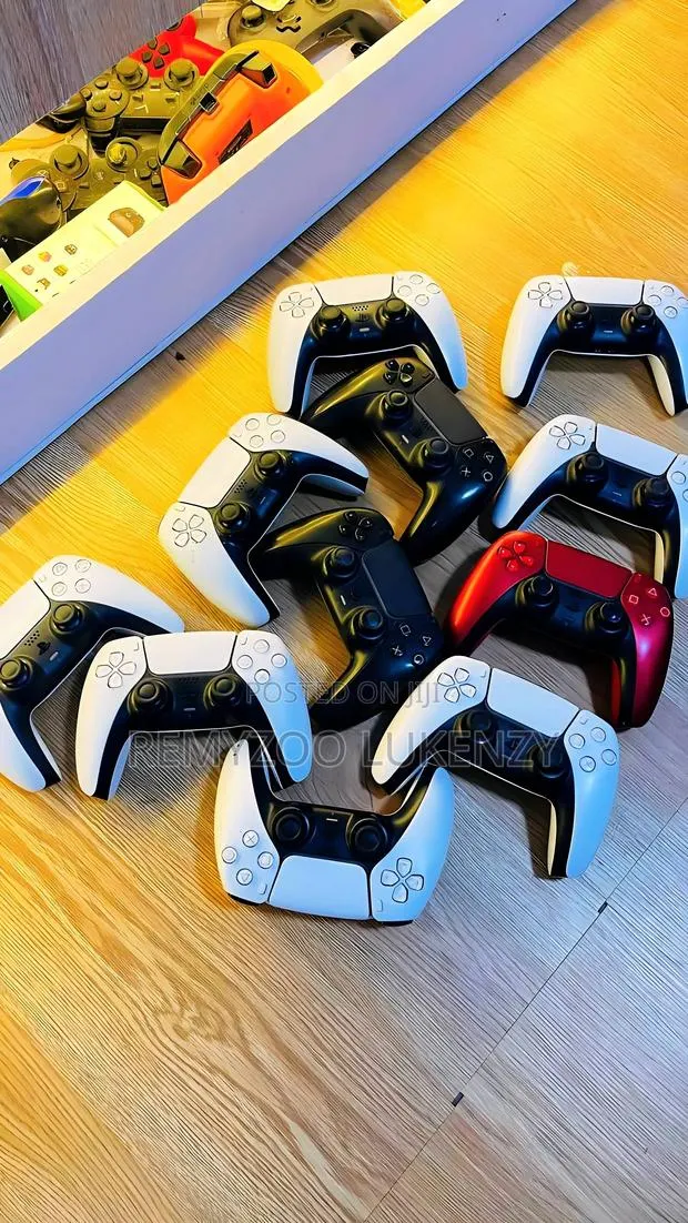 Ps5 Original Controllers · Photo 1
