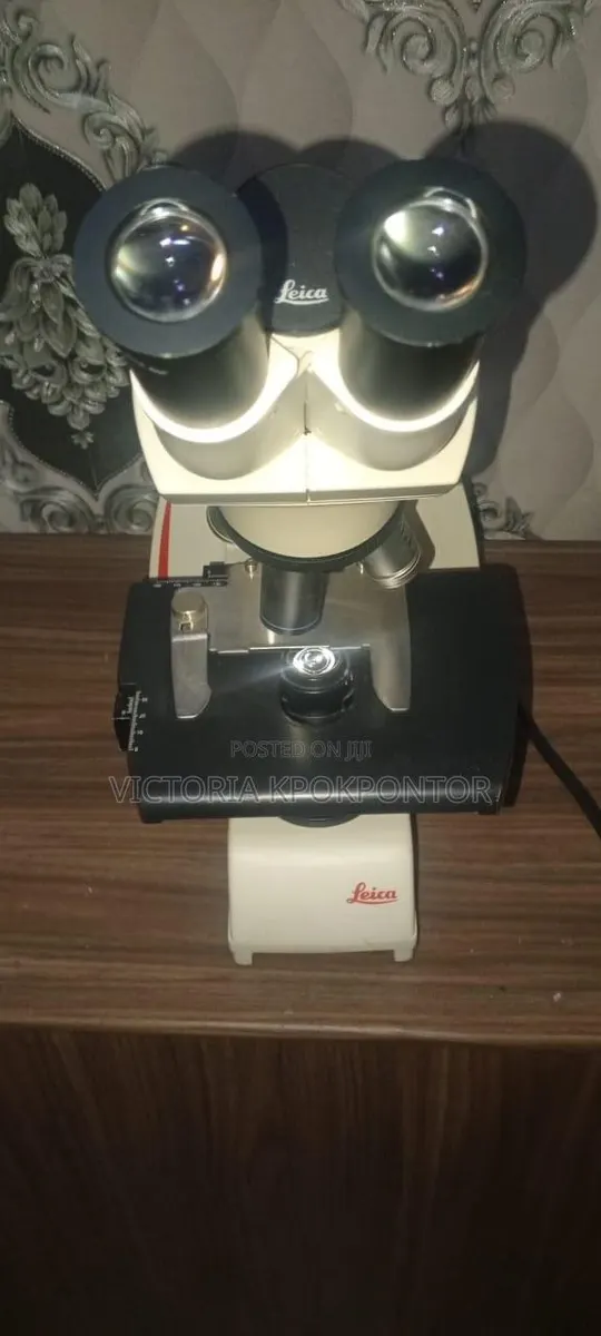 Leica Dm500 Binocular Compound Light Microscope · Photo 1