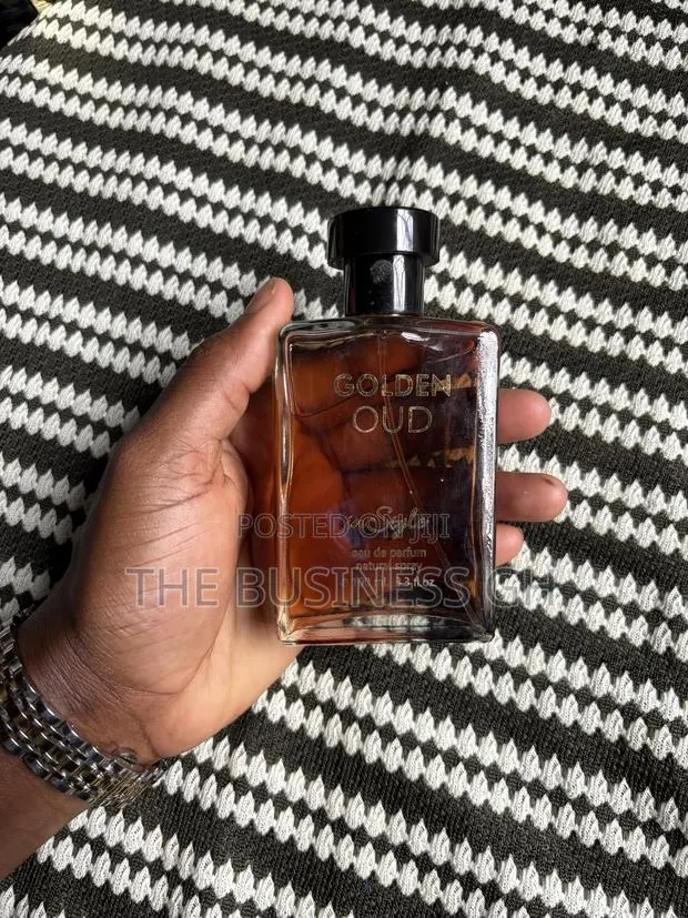 Golden Oud Perfume · Photo 1