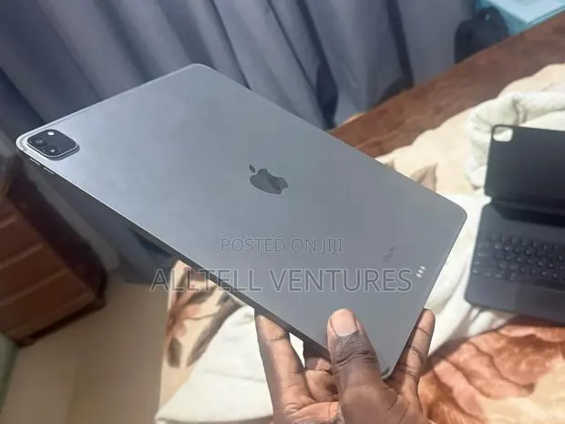 New Apple iPad Pro 12.9 (2022) 512 GB Gray · Photo 1