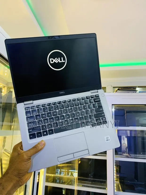 Laptop Dell Latitude 5310 8GB Intel Core i5 SSD 256GB · Photo 1