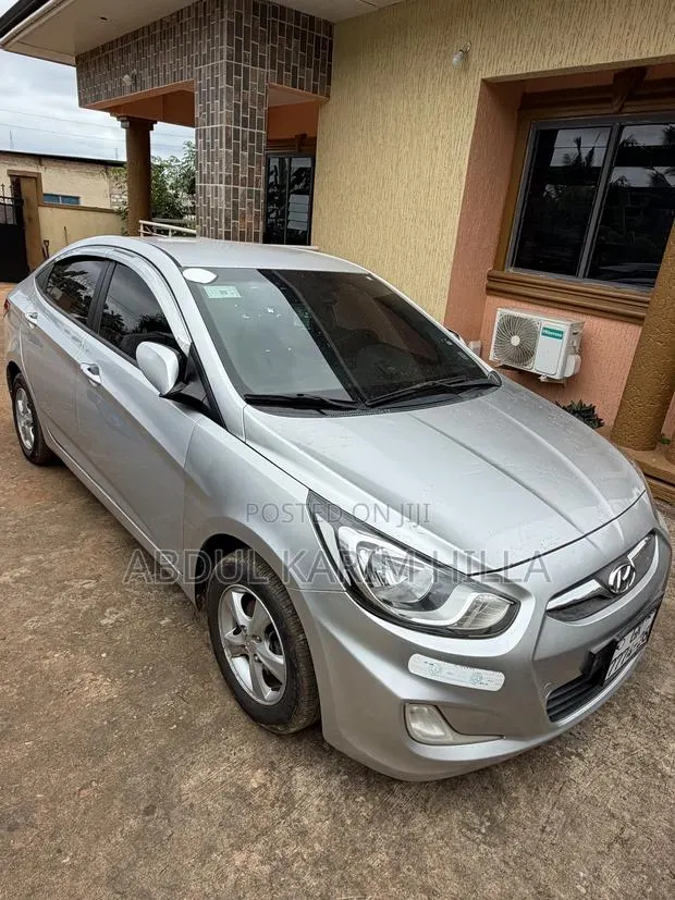 Hyundai Accent GLS 4dr Sedan (1.6L 4cyl 6A) 2015 Silver · Photo 1