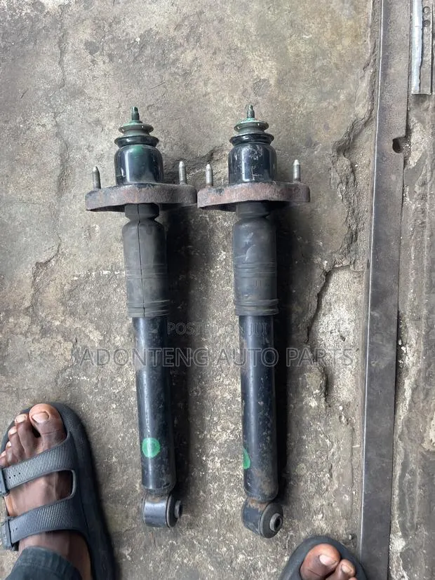 Mitsubishi Outlander 2007-2013 Back Shocks Absorbers · Photo 1