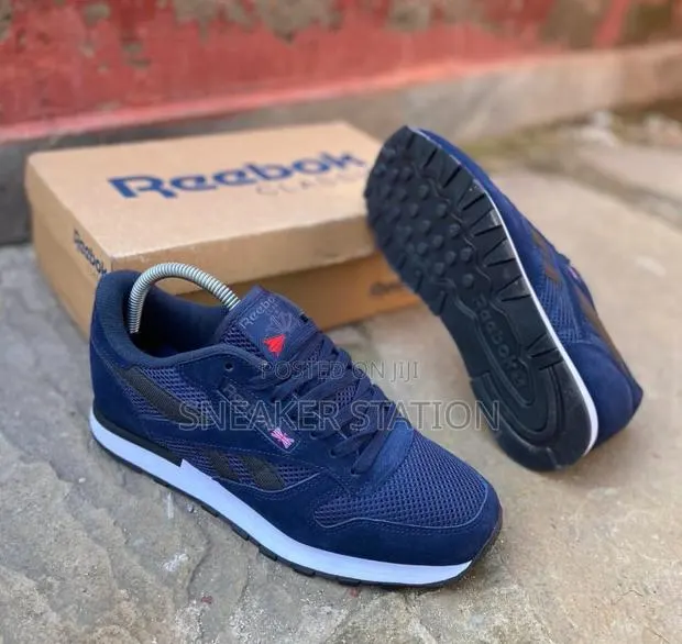 Reebok Classic Sneaker Available · Photo 1