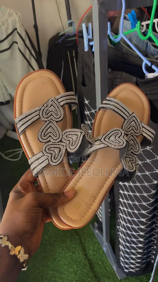Stylish Ladies’ Slippers for Sale at Affordable Prices · Photo 1