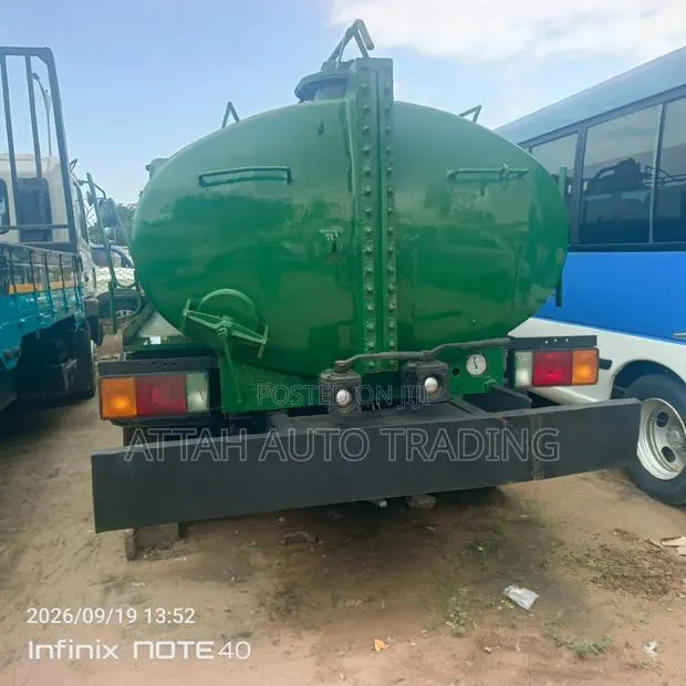 Hyundai Waste Truck 2000 Green · Photo 1