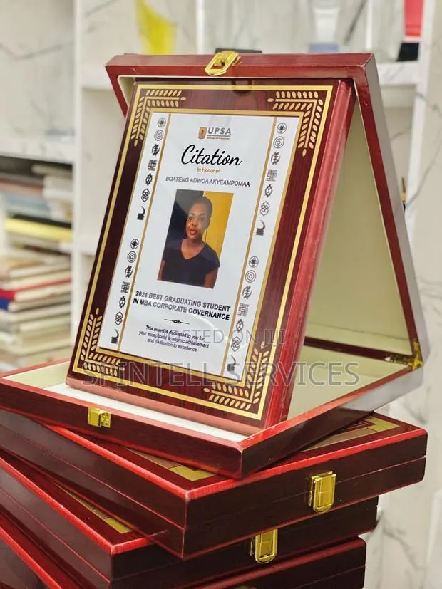 A5 Plus Wooden Award Plaque · Photo 1