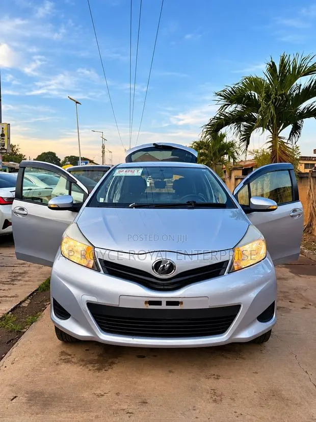 Toyota Vitz 1.3 AWD 5dr 2013 Silver