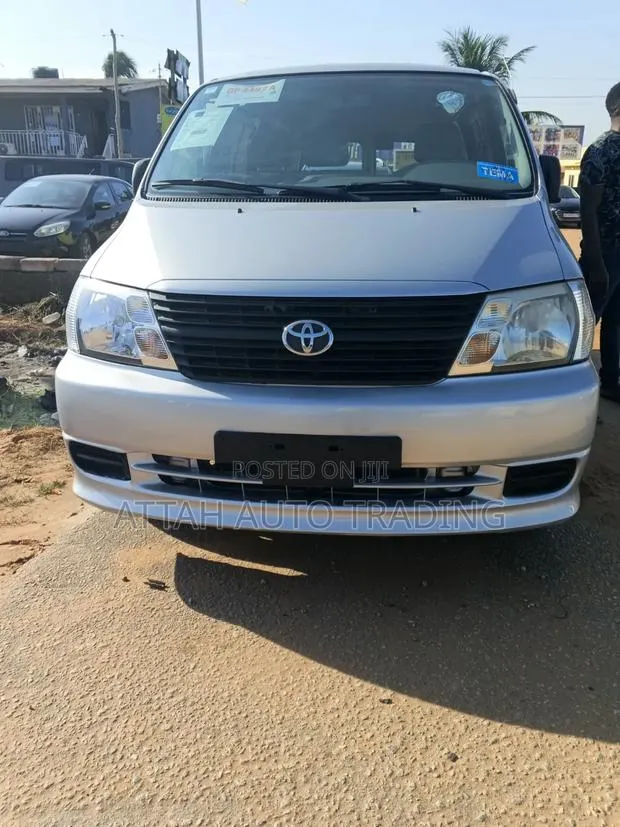 Toyota HiAce 2009 Silver · Photo 1