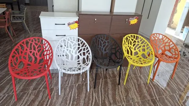 Aesthetic Plastic Chair. No. 4 · Photo 1