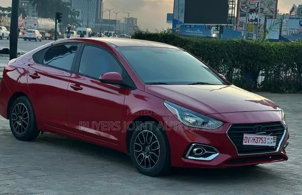 Hyundai Accent SE 2018 Maroon · Photo 1