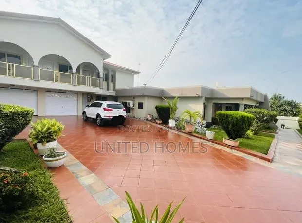 8bdrm House in Dansoman for rent · Photo 1