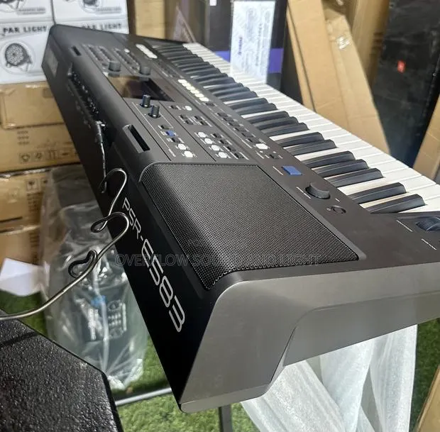 Yamaha PSR-E583 61-Keys Keyboard · Photo 1