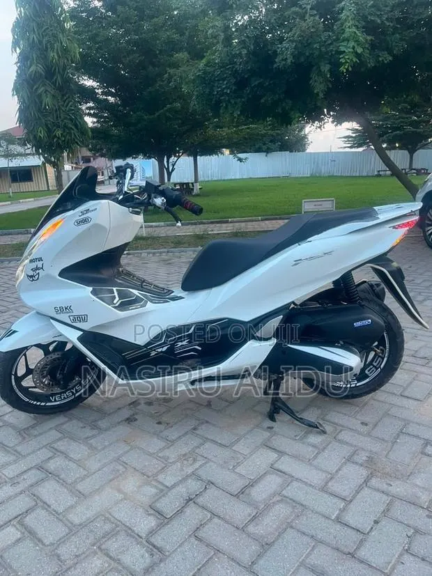 Honda 2025 White · Photo 1