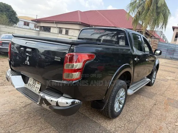 Mitsubishi L200 Double Cab 2.4 181hp 4WD 2017 Black · Photo 1