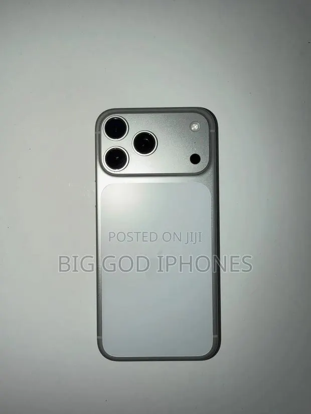 Apple iPhone 17 Pro Max 512 GB Silver · Photo 1