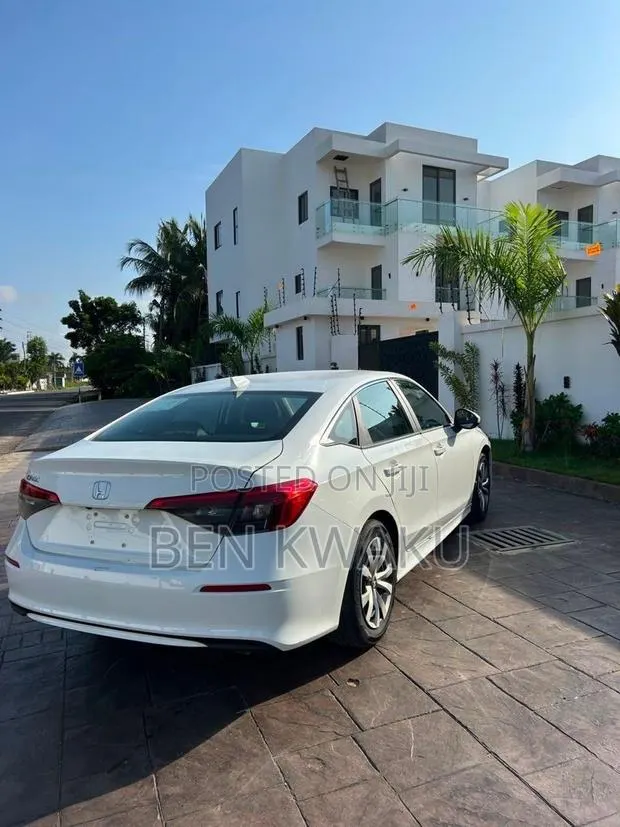 Honda Civic LX 2022 White · Photo 1