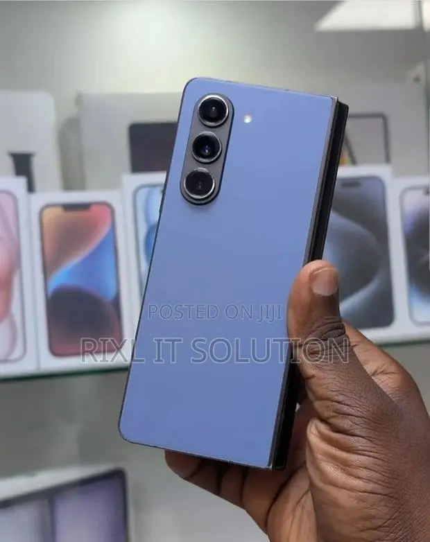 New Samsung Galaxy Z Fold 5 512 GB Blue · Photo 1