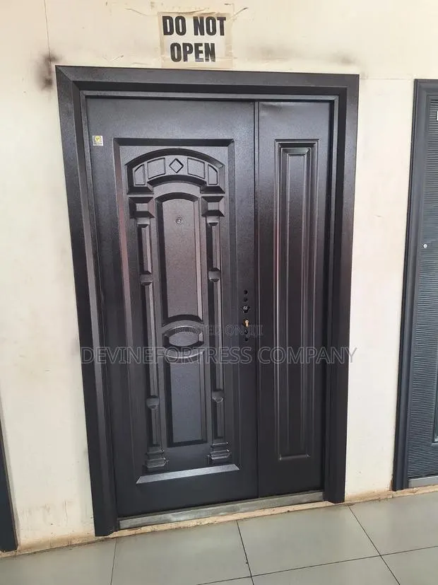 High Quality Black Sed Rough Non Fade One N Half Door · Photo 1