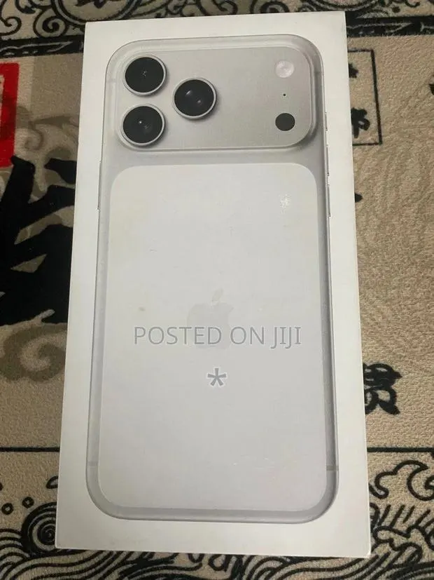 New Apple iPhone 17 Pro Max 512 GB Silver · Photo 1