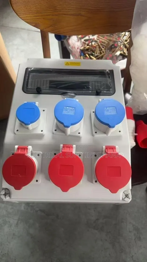 Industrial Portable Distribution Box With Iec Sockets · Photo 1