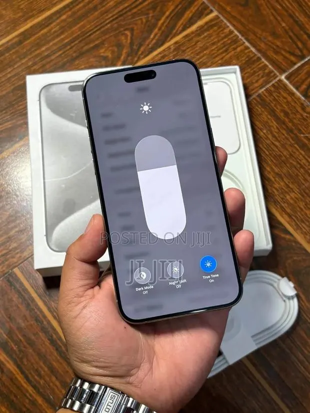 Apple iPhone 15 Pro Max 512 GB Gray · Photo 1