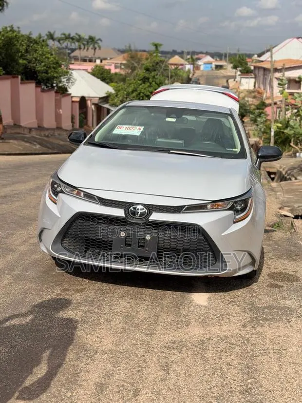 Toyota Corolla LE 2020 Gray · Photo 1
