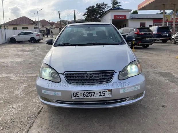 Toyota Corolla 1.4 C Limousine Luna 2005 Silver · Photo 1