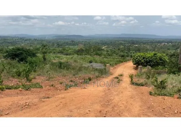 Land in Adukrom · Photo 1