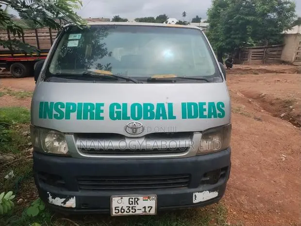 Toyota HiAce 2012 Silver