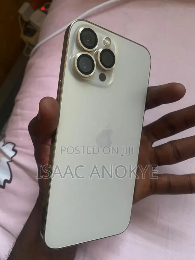 Apple iPhone 13 Pro Max 128 GB Gold · Photo 1