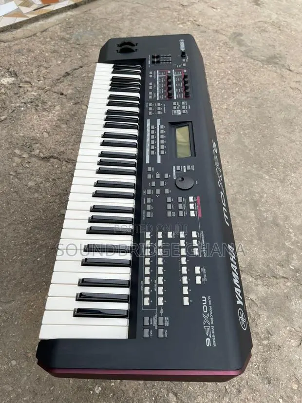 Yamaha Moxf6 · Photo 1
