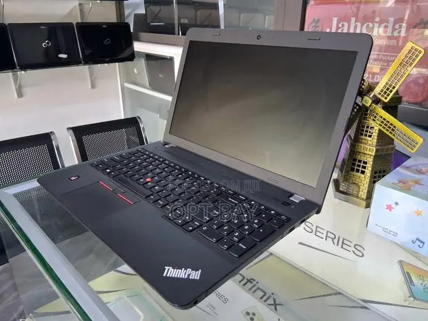 Laptop Lenovo ThinkPad E575 8GB AMD A10 HDD+SSD 500GB · Photo 1