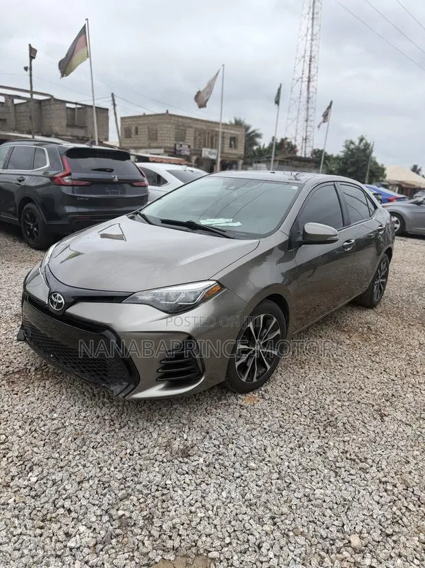 Toyota Corolla SE Special Edition 4dr Sedan (1.8L 4cyl CVT) 2017 Gray · Photo 1