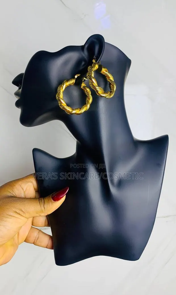 Gold Replica Earrings Set · Photo 1