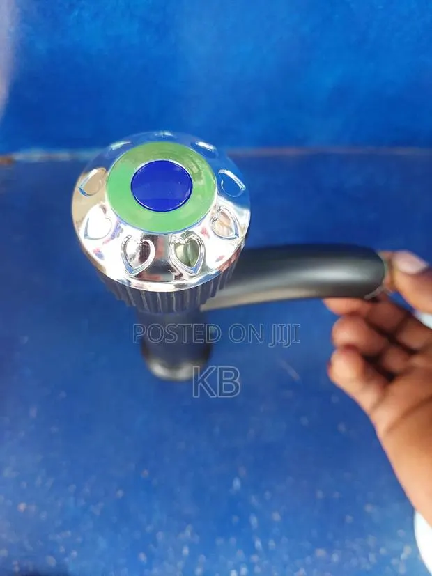 Single Handle Pillar Tap With Chrome Knob · Photo 2