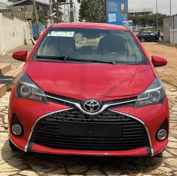 Toyota Yaris LE Hatchback 5dr 2014 Red · Photo 1